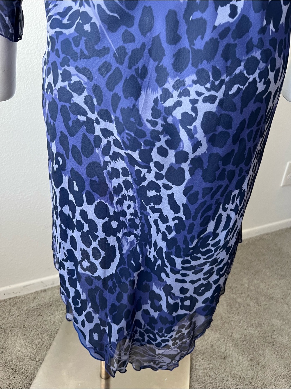 New BCBGIRLS 100% Silk LEOPARD PURPLE DRESS - Picture 3 of 15